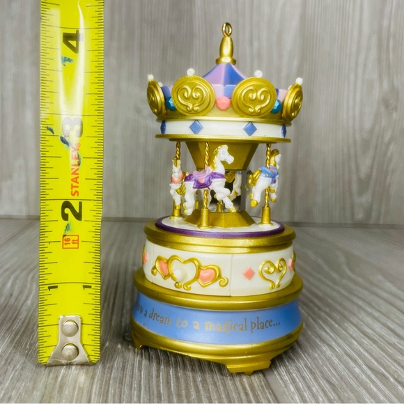 Vintage Hallmark Keepsake Christmas Ornament Jewelry Box Carousel Music spinning - Picture 9 of 10